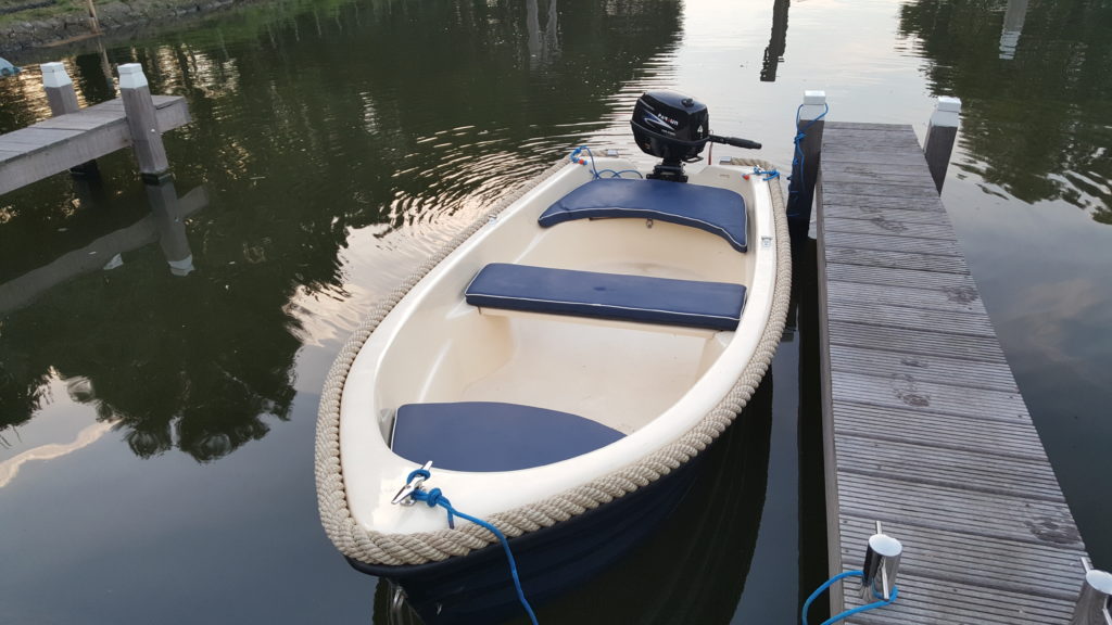 Rustige ligplaatsen voor boten bij Recreatiepark Hossebosch
