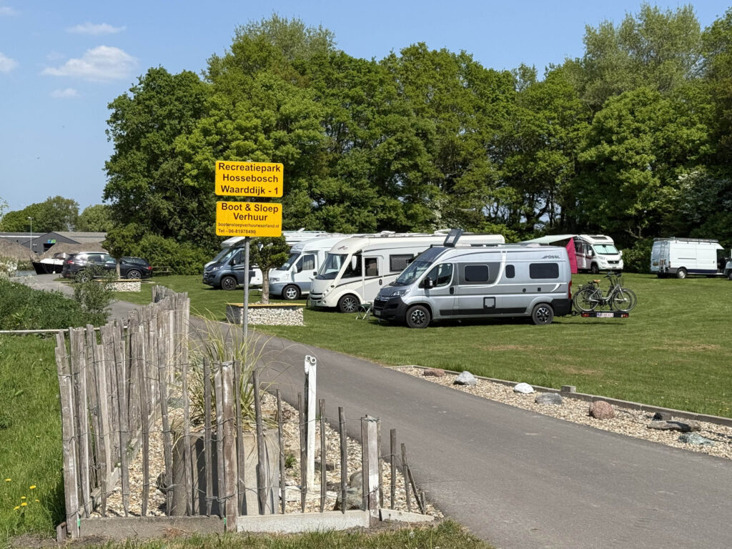Kleinschalige recreatiehaven Hossebosch met ruime camperplaatsen