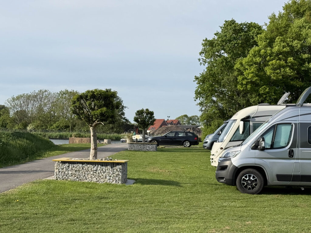 Kleinschalige recreatiehaven Hossebosch met ruime camperplaatsen